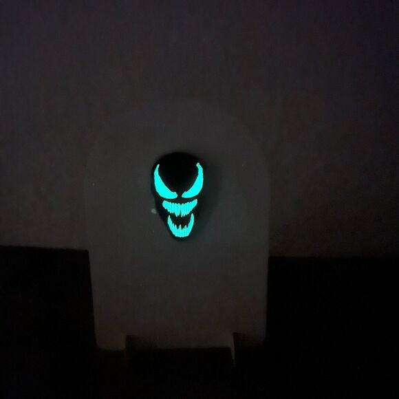Cinemark Venom: “The Last Dance” Venom Glow In The Dark PROMO PIN BADGE - Picture 2 of 10